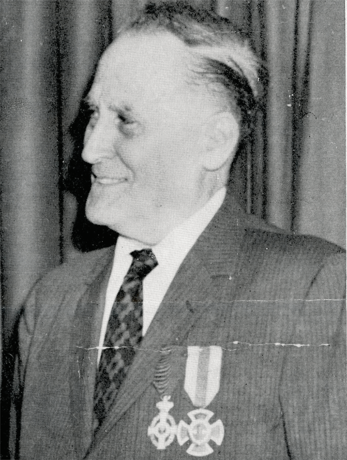 Δημητρης Παπαχαραλάμπους