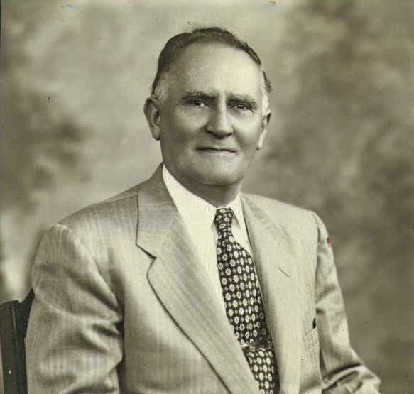 Ο Δημήτριος Παπαχαραλάμπους